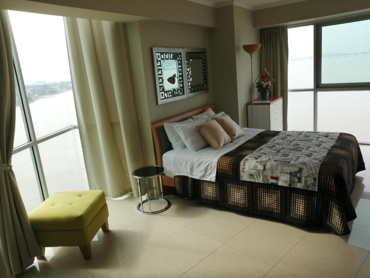 Puerto Santa Ana Suites Guayaquil Exterior foto