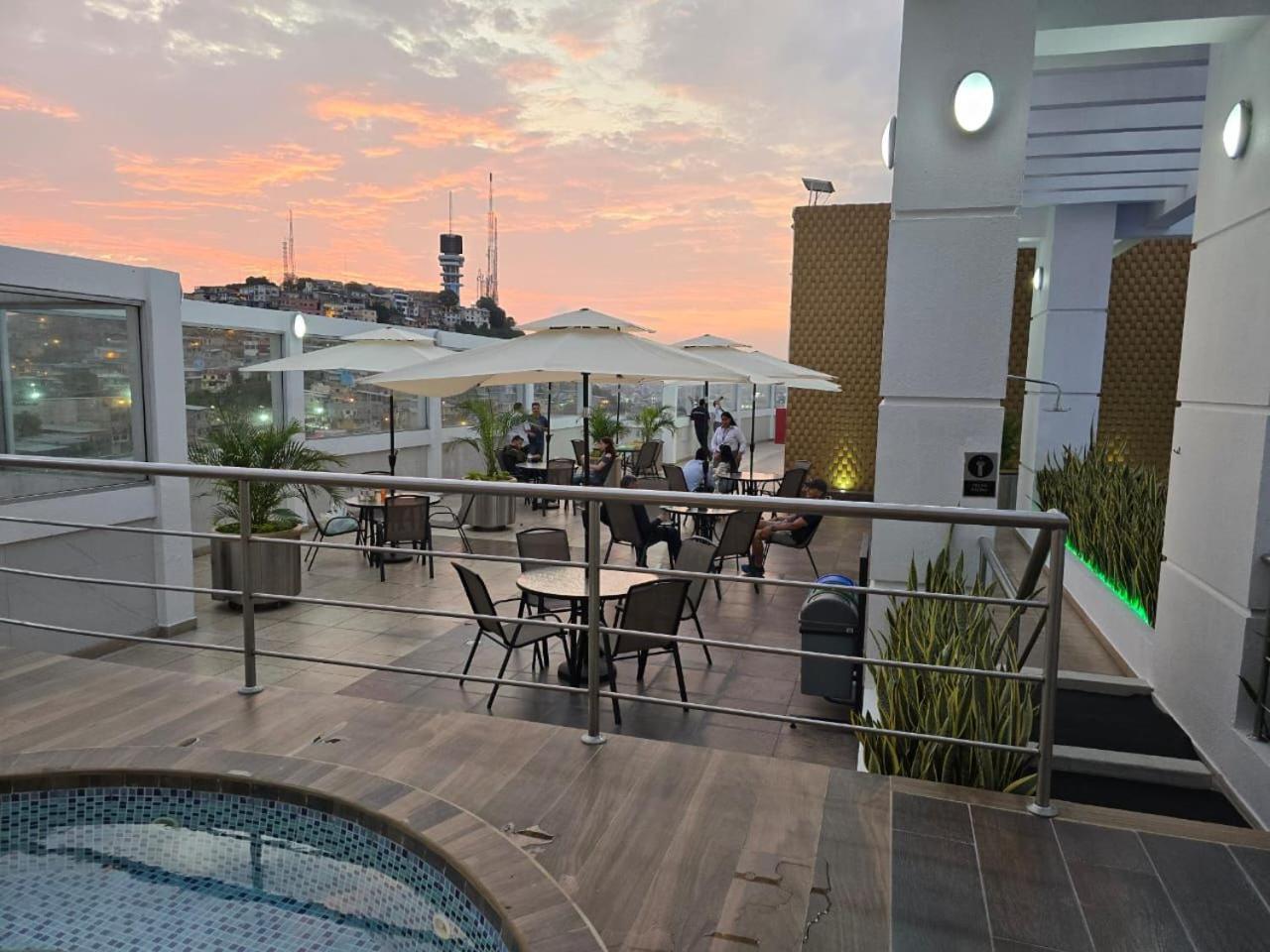 Puerto Santa Ana Suites Guayaquil Exterior foto